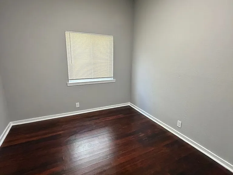 1737 Chase St — Photo 5
