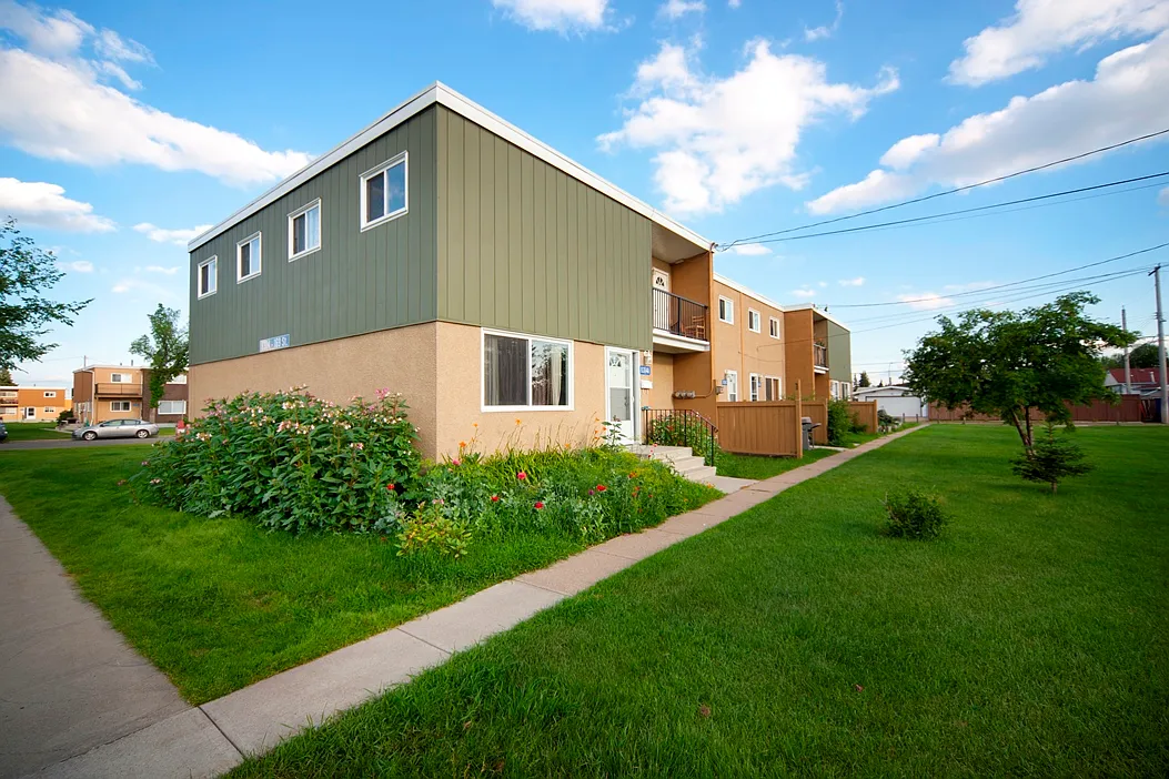 Elmwood Townhomes — Photo 3