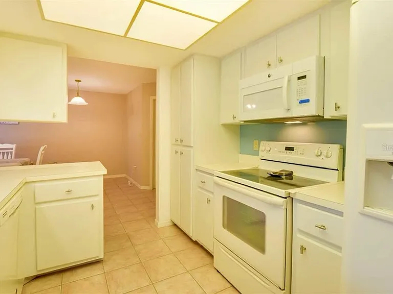 1342 Eagle St — Photo 9
