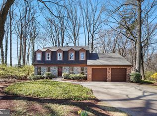 9926 Derbyshire Ln, Bethesda, MD 20817
