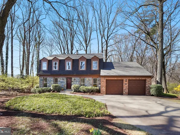 9926 Derbyshire Ln, Bethesda, MD 20817