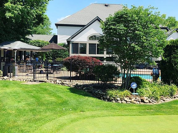 3rd image of 6391 Highland Green Dr