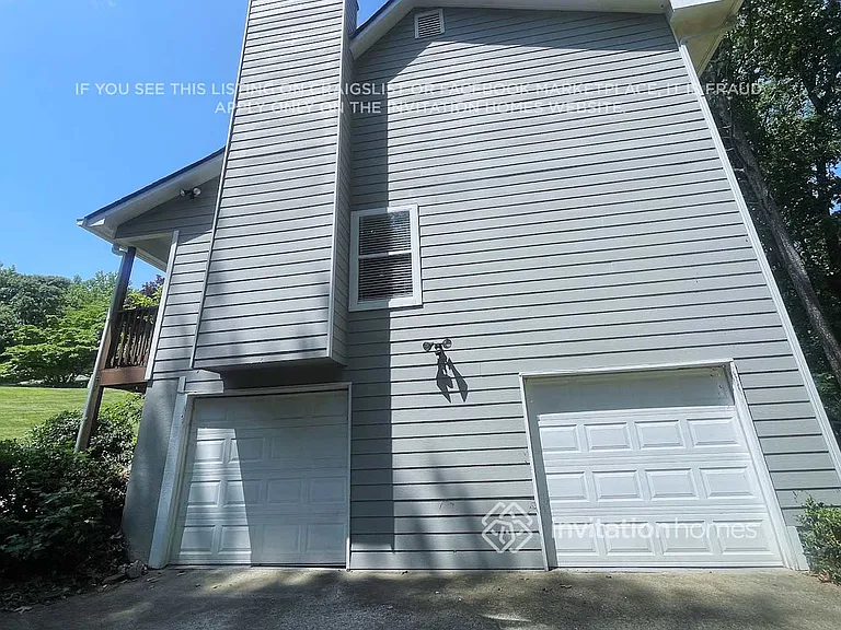 1136 Norfolk Dr NW — Photo 2