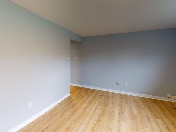 3rd image of 3536 Connaught Ave #3