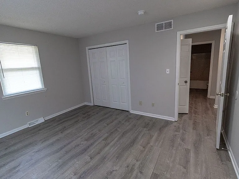 1913-1915 Greenleaves Ct — Photo 19