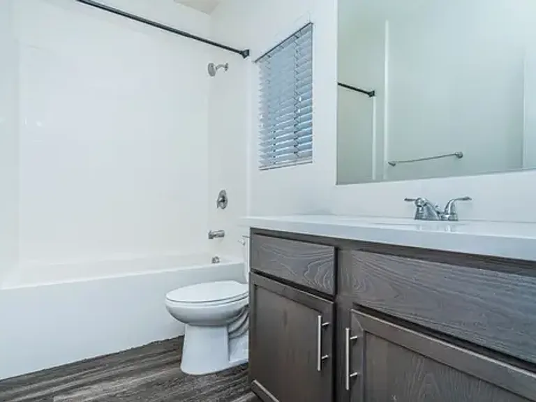 8123-8137 Cascio Ct — Photo 23