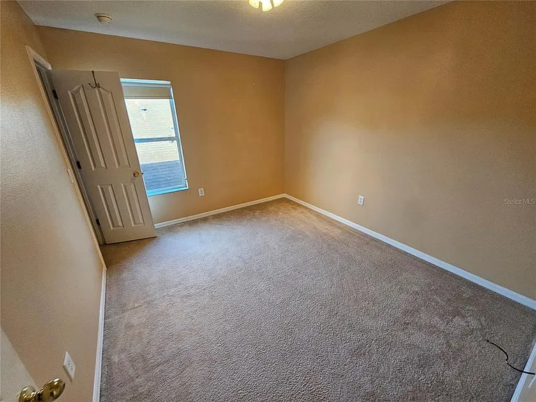 1881 Strathmore Cir — Photo 13