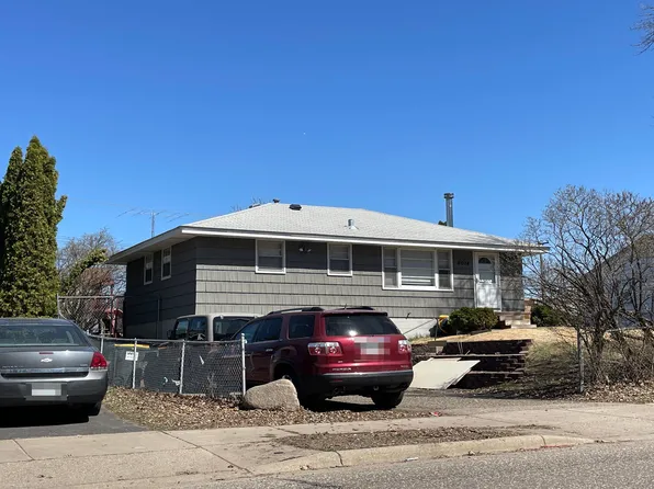 6604 7th St N, Oakdale, MN 55128