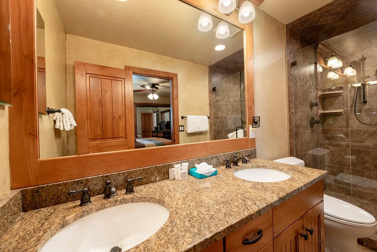 4 bed, 3.5 bath, 1320 sqft, $4,800 — Photo 3