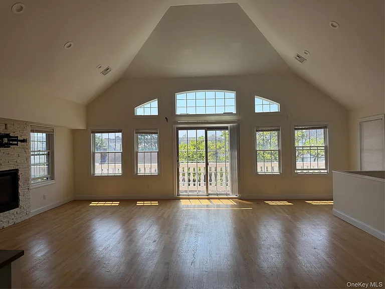 621 E Olive St #2 — Photo 2
