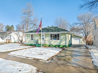 612 21st St NW, Minot, ND 58703