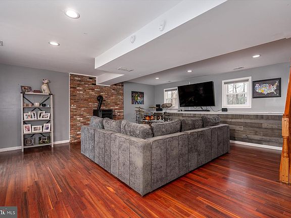 5th image of 7694 Old Bayside Rd