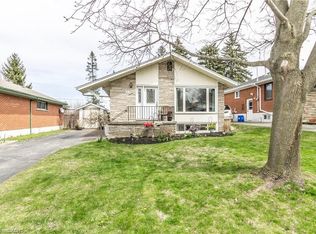 11 Carwyn Cres, Hamilton, ON L8S3H3
