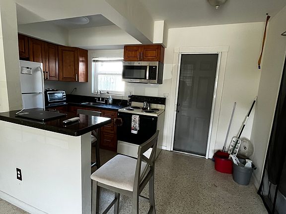 3rd image of 1443 SE 10th Ave #1443
