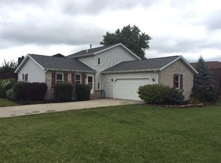 106 Ridge Crest Cir, Lima, OH 45801