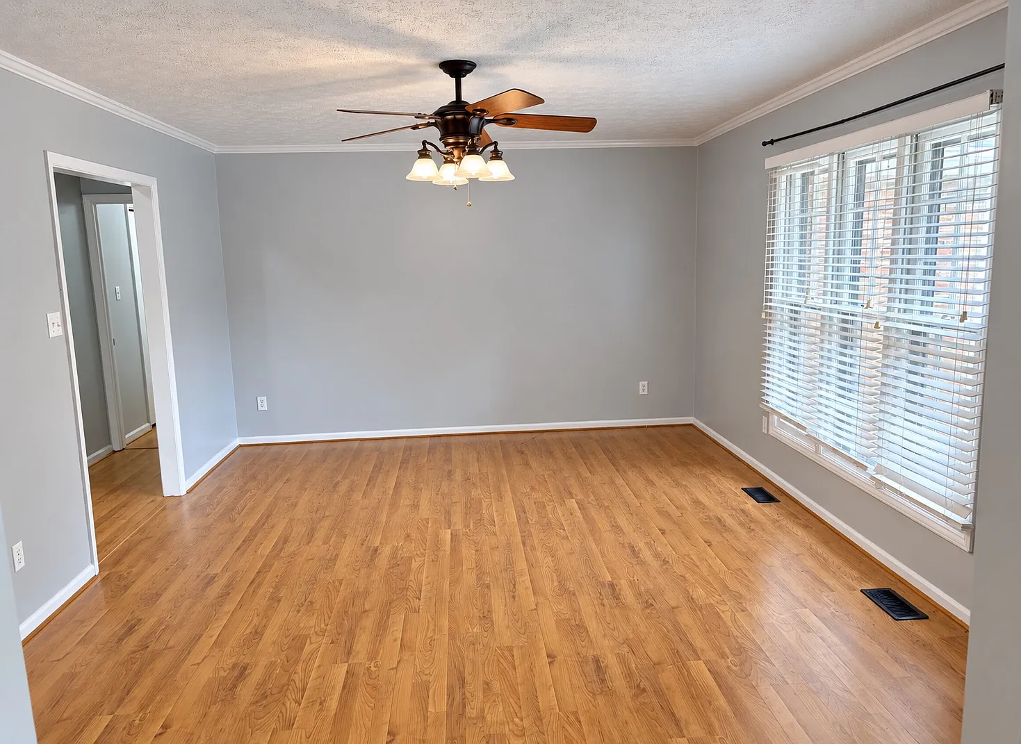 4 bed, 2143 sqft, $1,975 — Photo 3