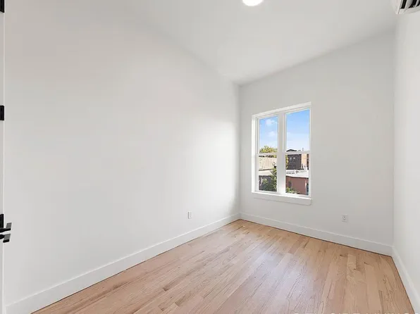 897 New York Avenue image 5 of 6