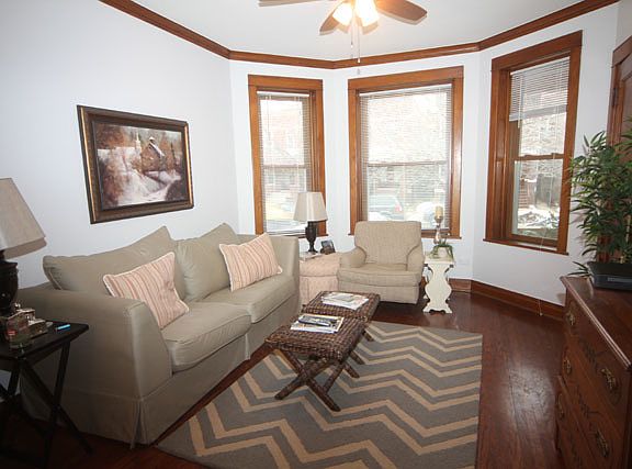2nd image of 3523 N Claremont Ave #1