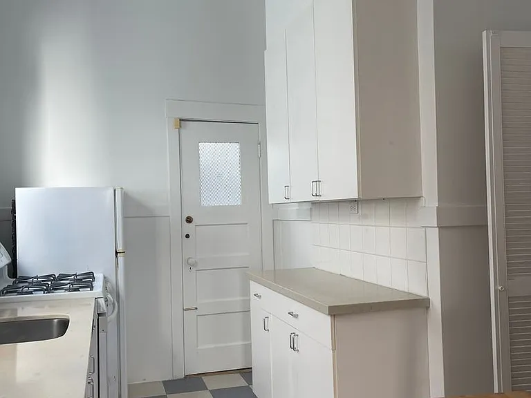 2937 Scott St — Photo 17