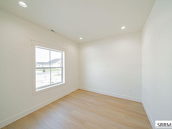 4th image of 617 Boxwood Dr
