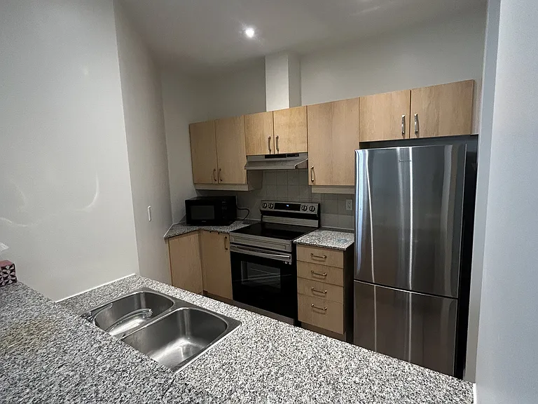 1 Leaside Park Dr #408 — Photo 3