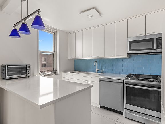 5th image of 575 Main St Unit 1112
