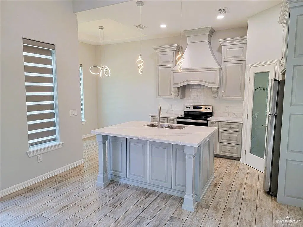3 bed, 2.0 bath, 1228 sqft, $1,650 — Photo 3