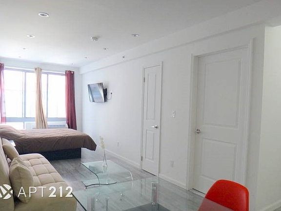 5th image of 521 W 48th St #4C