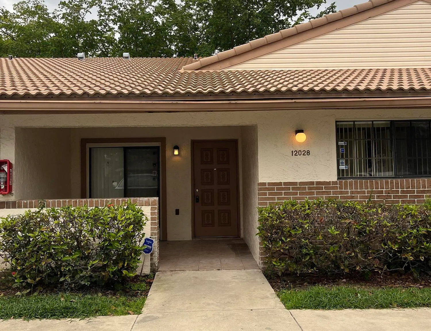 3 bed, 2.0 bath, 1212 sqft, $2,600 — Photo 1