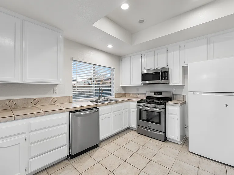 44351 Shad St — Photo 12