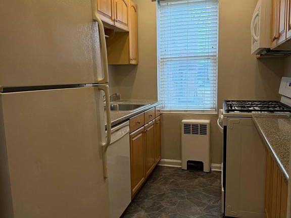2nd image of 1549 Central Park Ave