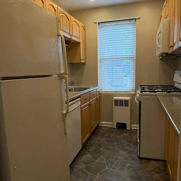 1549 Central Park Ave — Photo 2