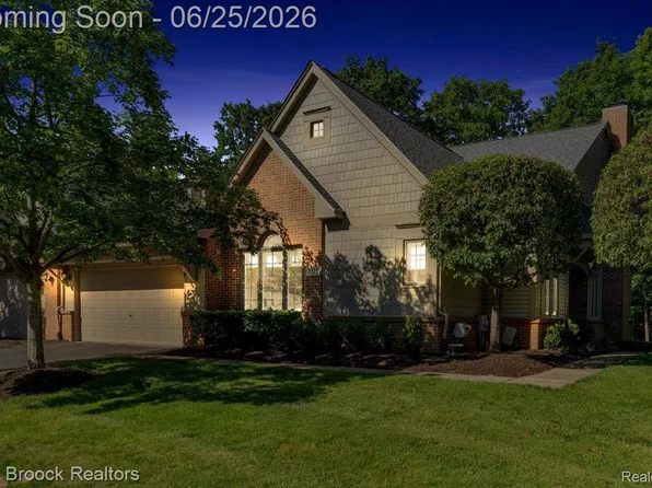 7330 Crackling Creek Cir #1, West Bloomfield, MI 48322