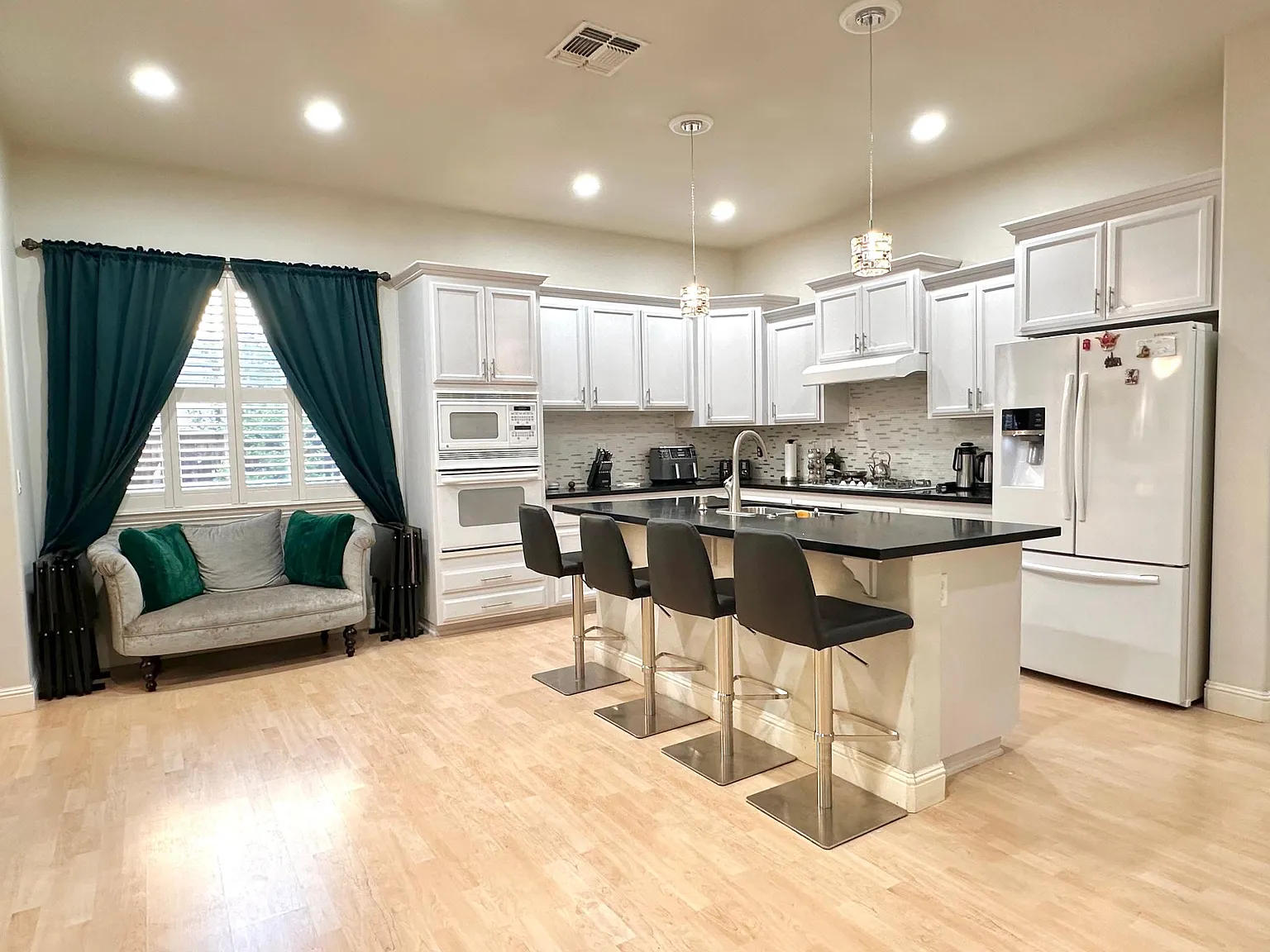9555 Calibra Ln — Photo 2