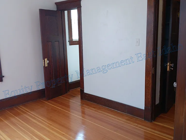 416 W Lewis St — Photo 18