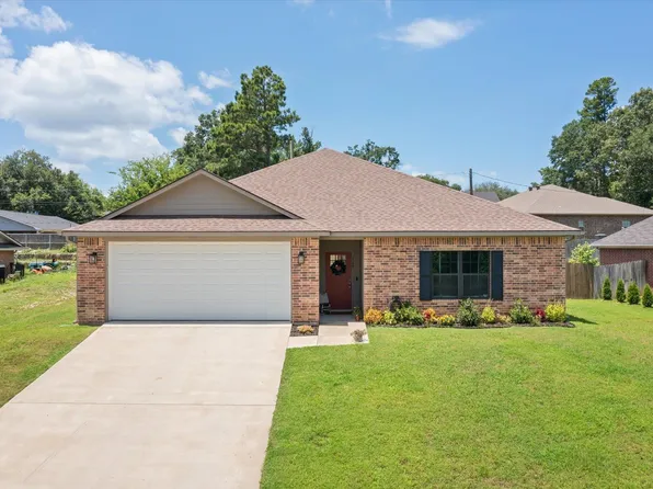 169 Hollybrook St, Gilmer, TX 75644