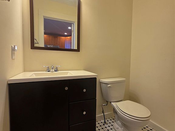 4th image of 231 Reynolds Rd APT 9