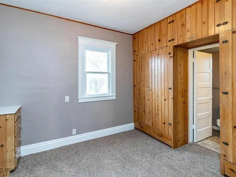 1011 Evelyn St — Photo 13