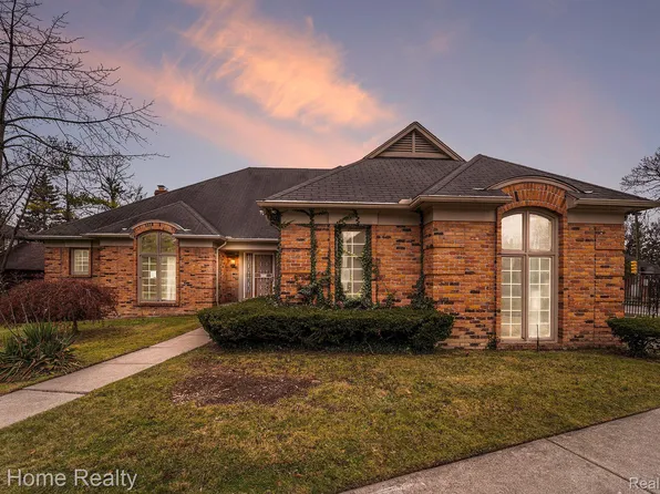 20 Rose Terrace St, Grosse Pointe Farms, MI 48236
