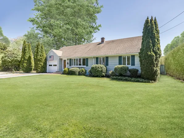 38 Conklin Ter, East Hampton, NY 11937