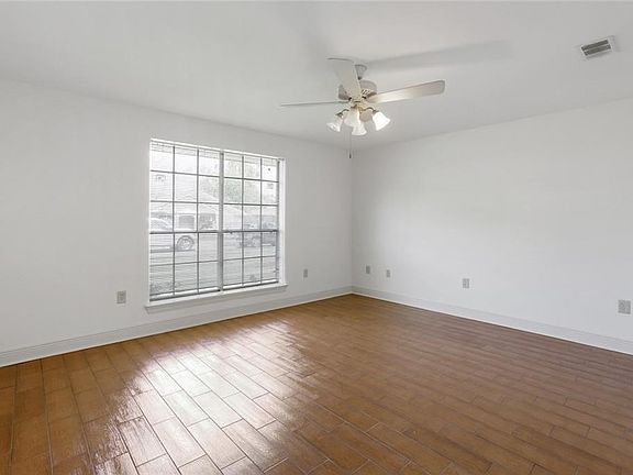 2nd image of 204 Somerset St