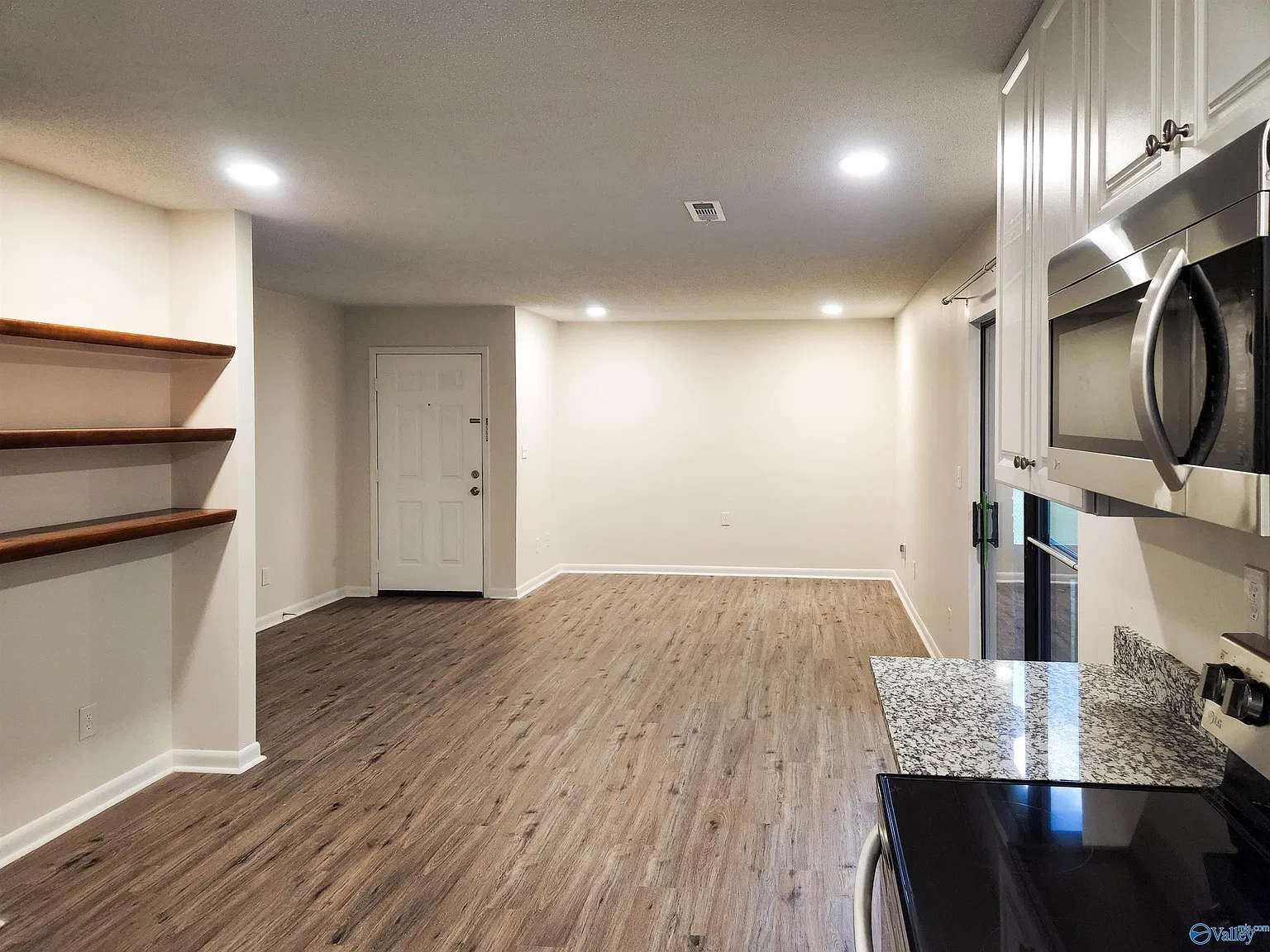 2 bed, 1.0 bath, 860 sqft, $895 — Photo 4