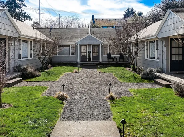 4030 SE Ivon St APT 6, Portland, OR 97202