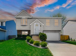 217 Atlantic Dr, Vernon Hills, IL 60061