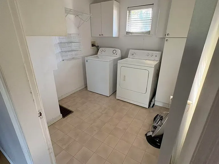 910 Robinson St #UPPER — Photo 3