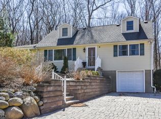 19 Walnut Ln, Kinnelon, NJ 07405