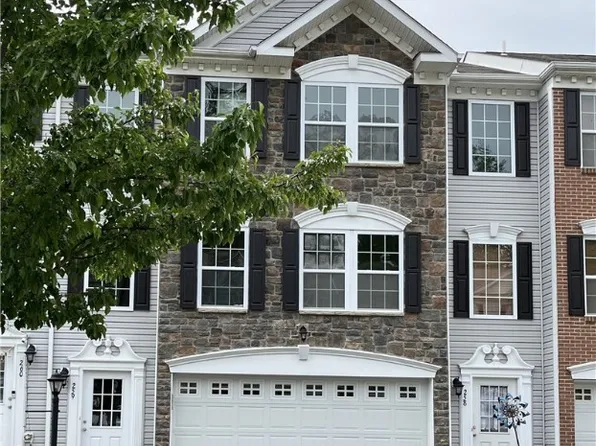 259 Grace Manor Dr, Coraopolis, PA 15108