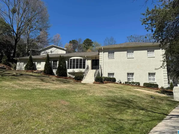 1344 Starcross Dr, Vestavia Hills, AL 35216
