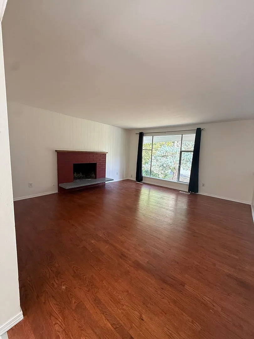 7425 NE 143rd St — Photo 4