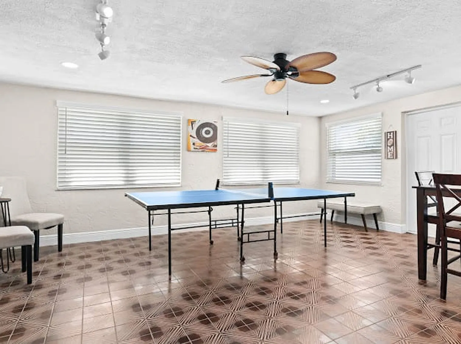 3 bed, 2.0 bath, 2217 sqft, $5,337 — Photo 4
